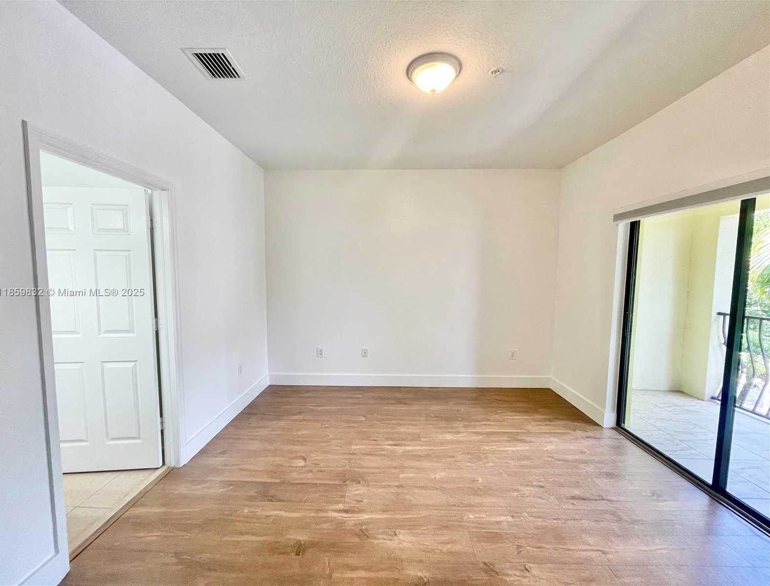 Small Image of 3204 BIRD AVE #105, Miami Number 46