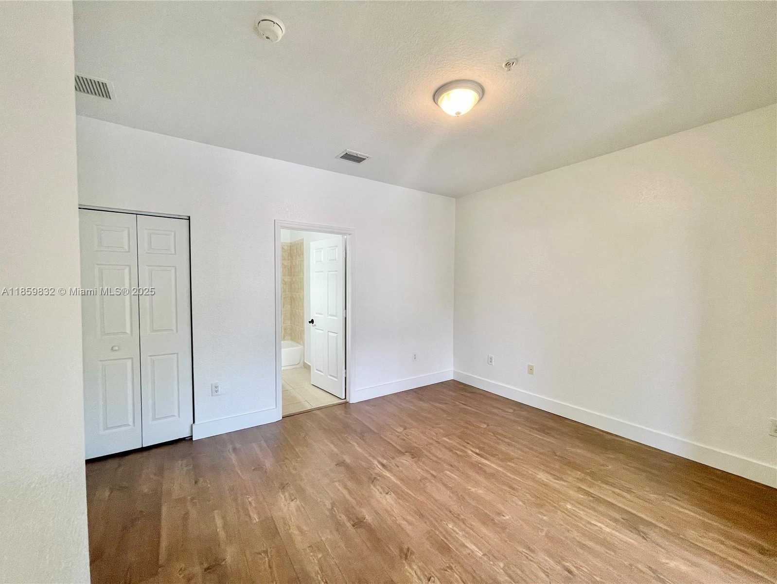 Small Image of 3204 BIRD AVE #105, Miami Number 47