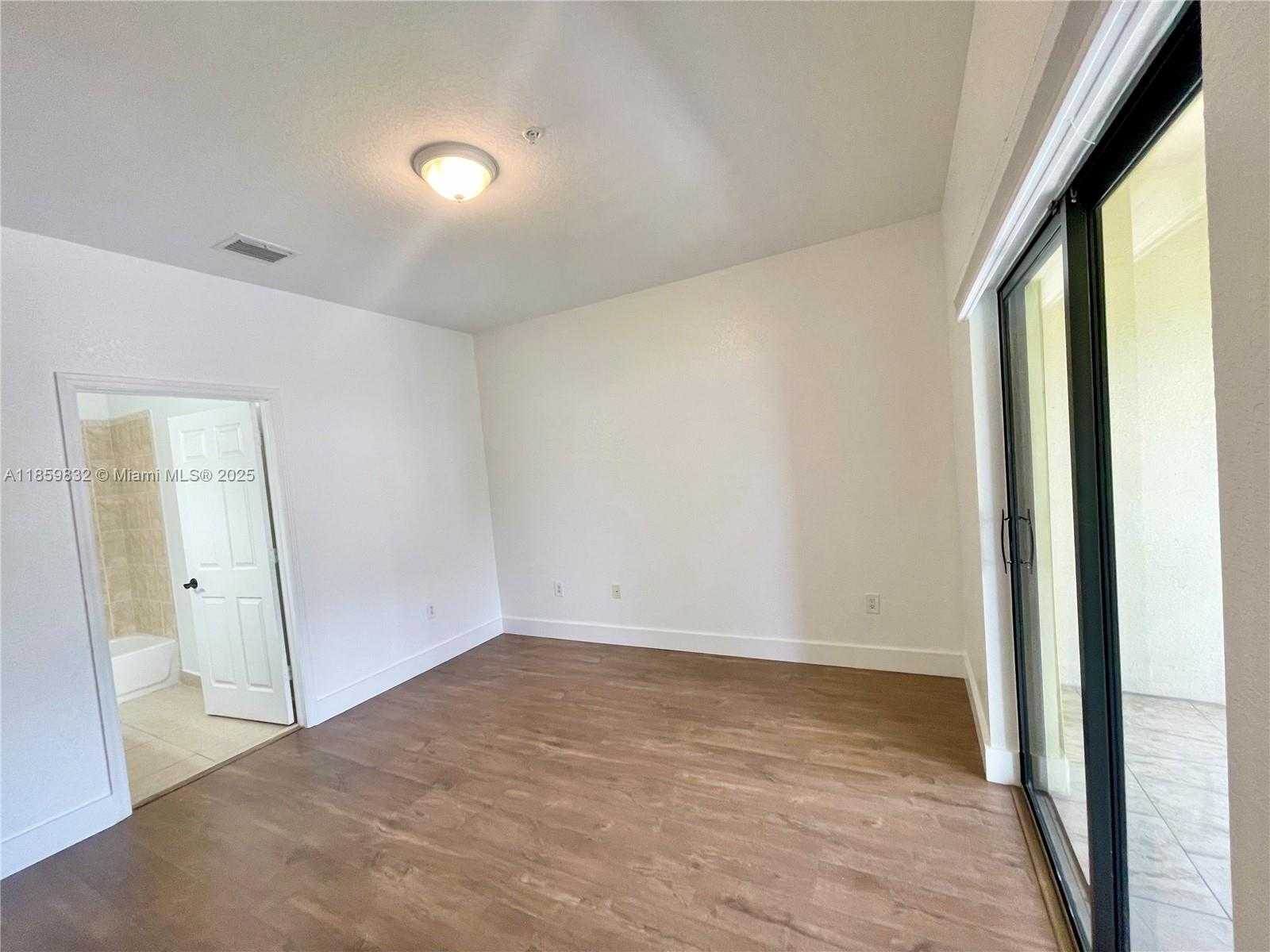 Small Image of 3204 BIRD AVE #105, Miami Number 48
