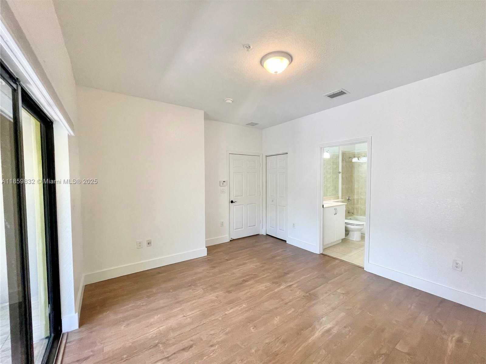 Small Image of 3204 BIRD AVE #105, Miami Number 49