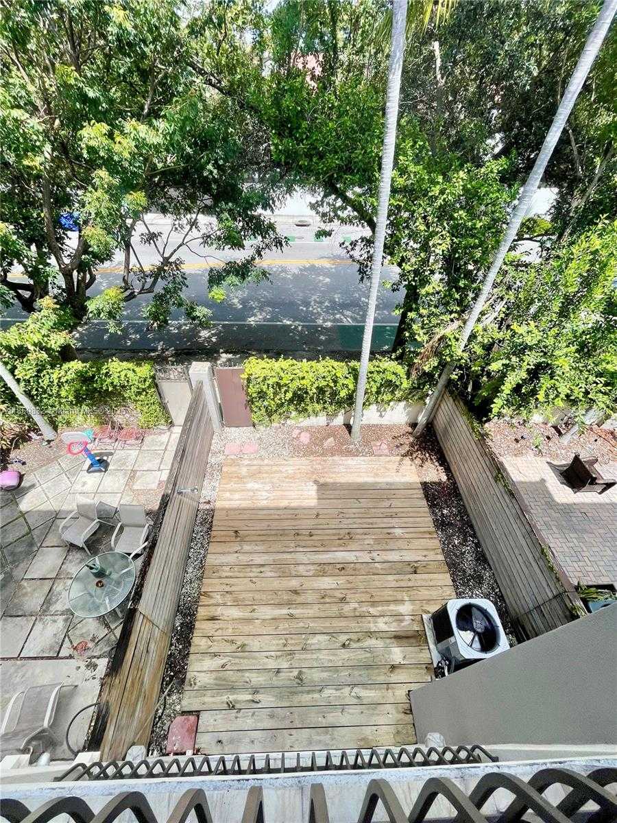 Small Image of 3204 BIRD AVE #105, Miami Number 54