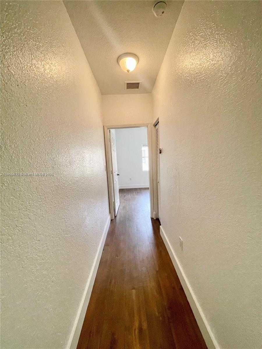 Small Image of 3204 BIRD AVE #105, Miami Number 55