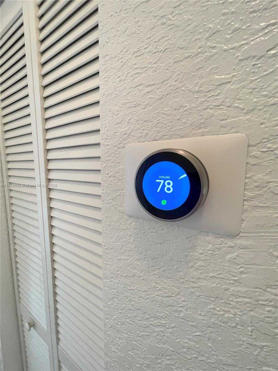 Small Image of 3204 BIRD AVE #105, Miami Number 56