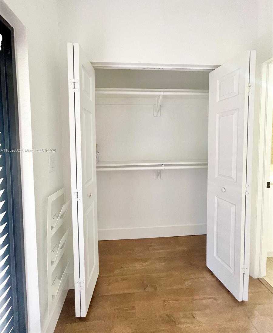 Small Image of 3204 BIRD AVE #105, Miami Number 57