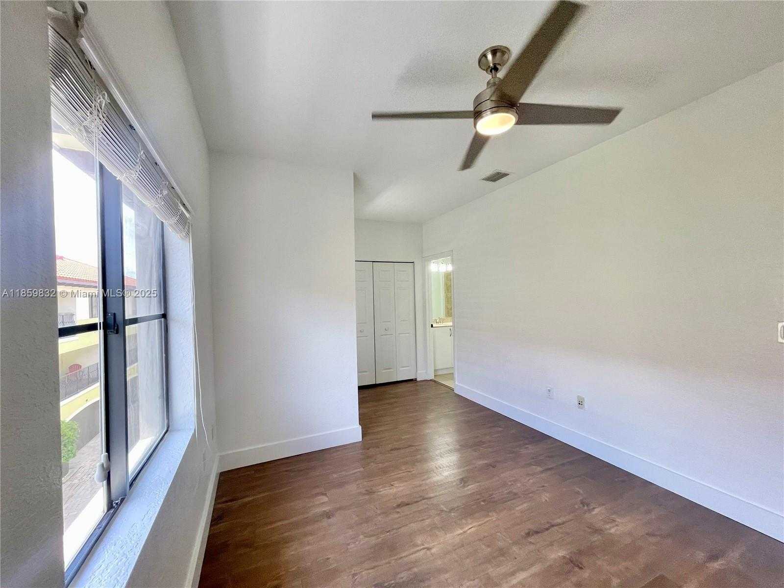Small Image of 3204 BIRD AVE #105, Miami Number 60