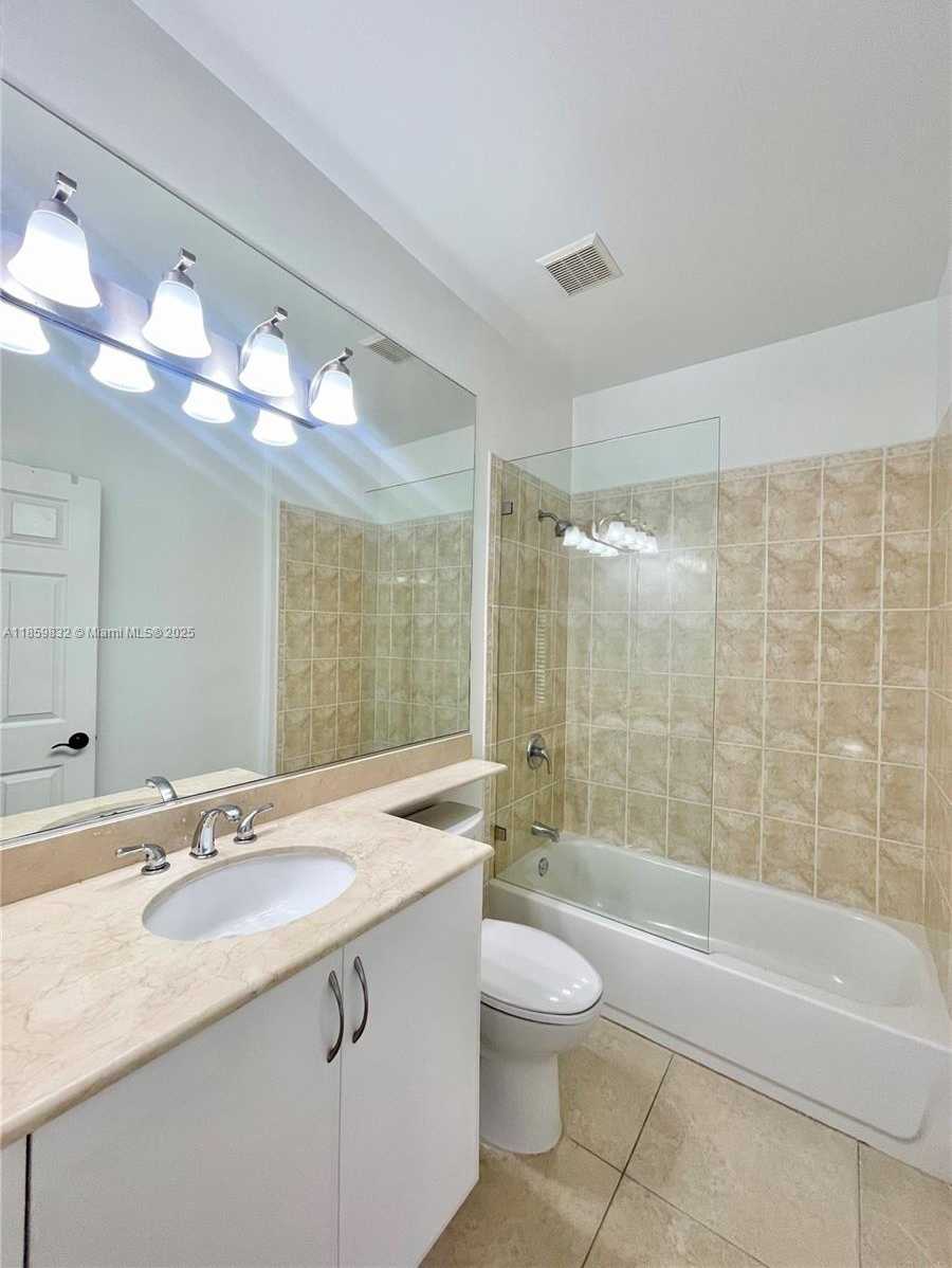 Small Image of 3204 BIRD AVE #105, Miami Number 61