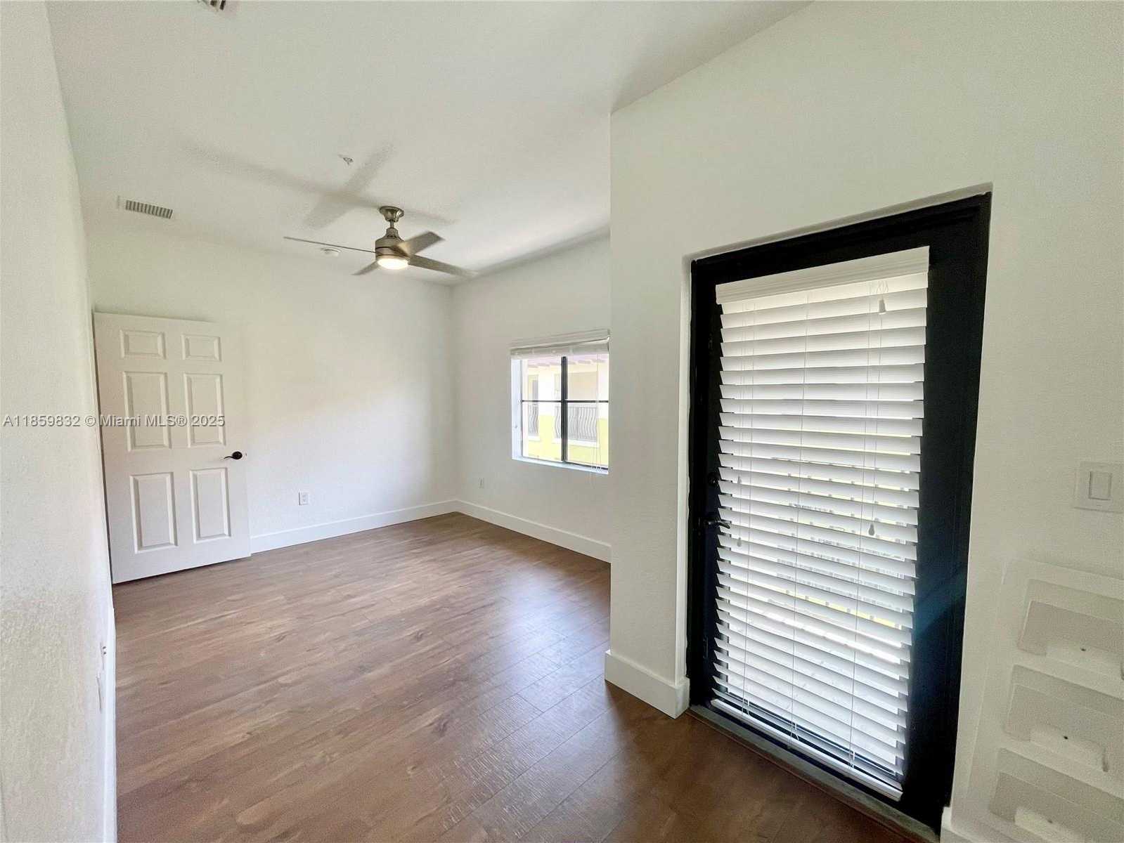 Small Image of 3204 BIRD AVE #105, Miami Number 62