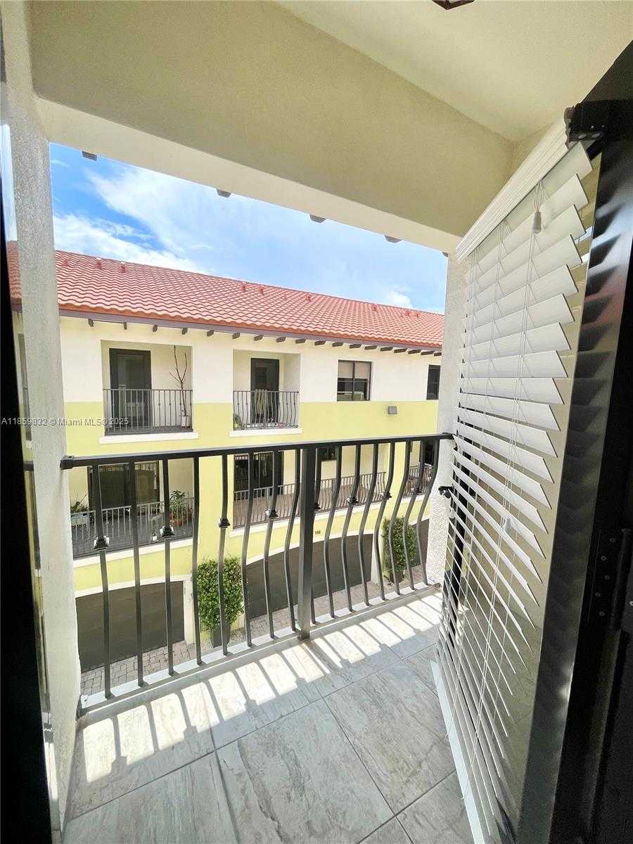 Small Image of 3204 BIRD AVE #105, Miami Number 64