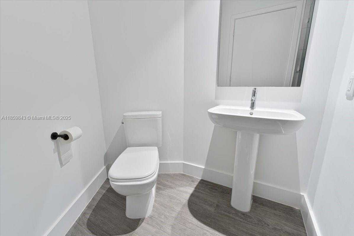 Small Image of 2900 NORTH EAST 7TH AVE #3902, Miami Number 32
