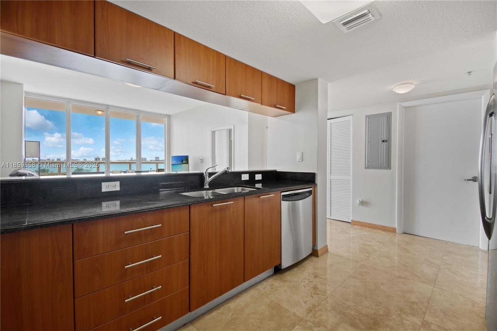 Small Image of 1800 NORTH BAYSHORE DR #509, Miami Number 10
