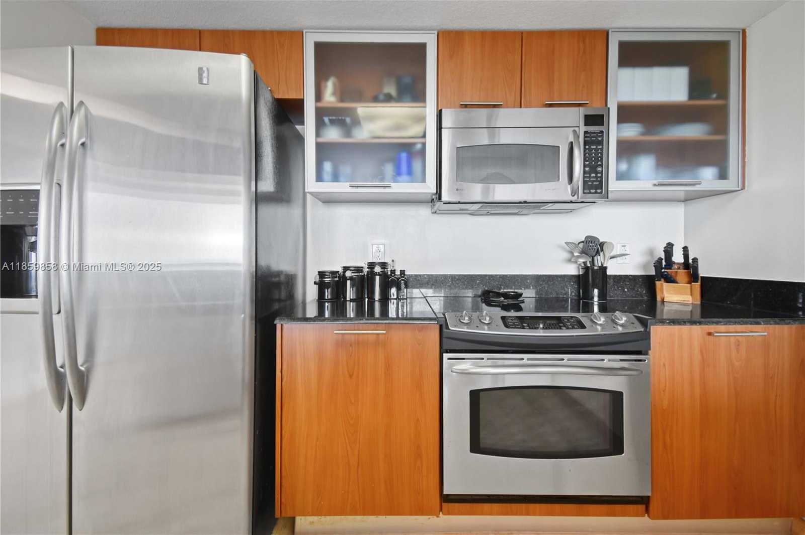 Small Image of 1800 NORTH BAYSHORE DR #509, Miami Number 12