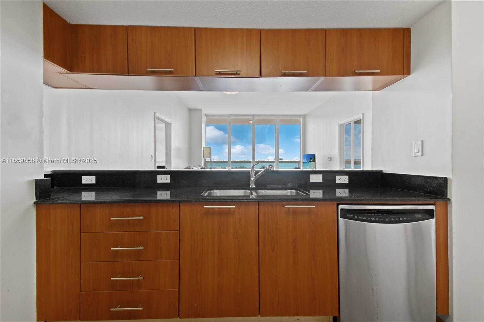 Small Image of 1800 NORTH BAYSHORE DR #509, Miami Number 13