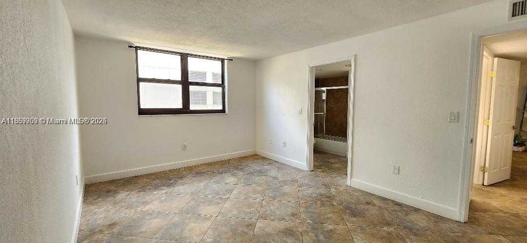 Small Image of 1621 COLLINS AVE #404, Miami Beach Number 10