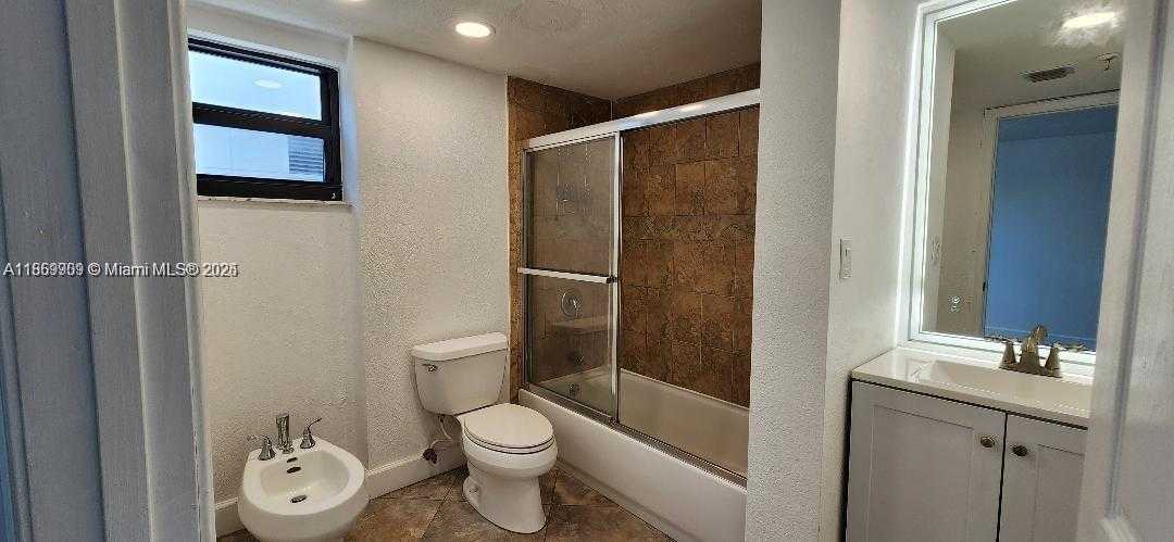 Small Image of 1621 COLLINS AVE #404, Miami Beach Number 13