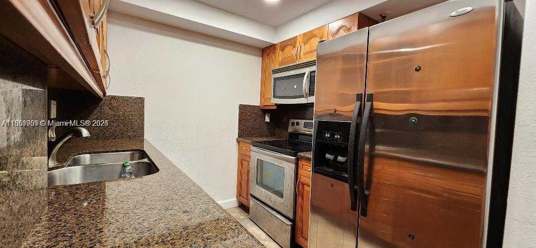 Small Image of 1621 COLLINS AVE #404, Miami Beach Number 4
