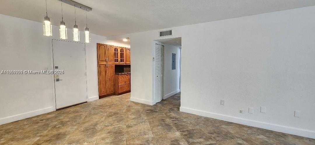 Small Image of 1621 COLLINS AVE #404, Miami Beach Number 6