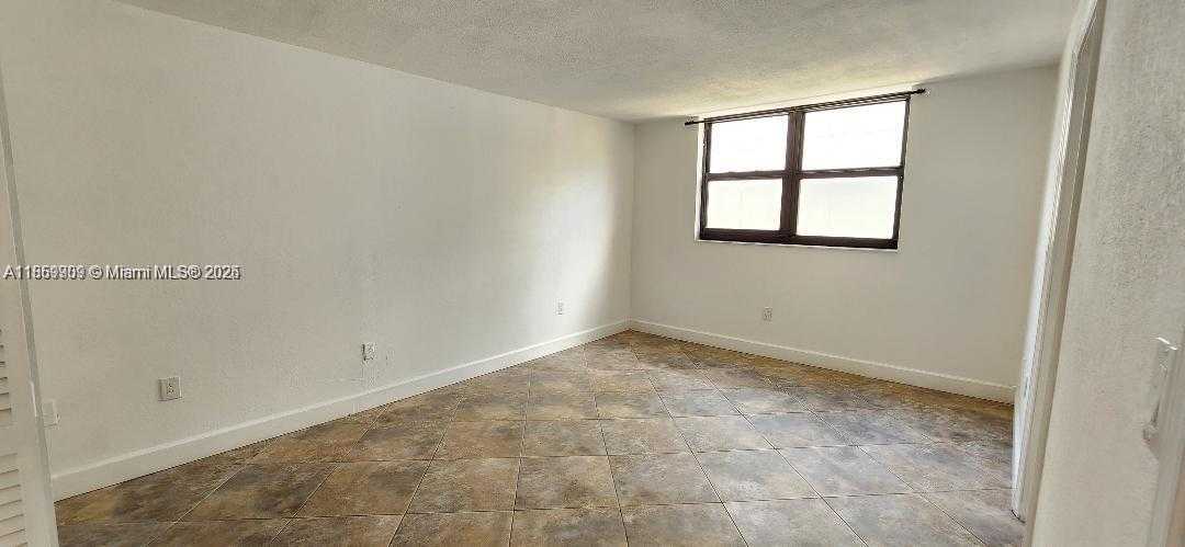 Small Image of 1621 COLLINS AVE #404, Miami Beach Number 9