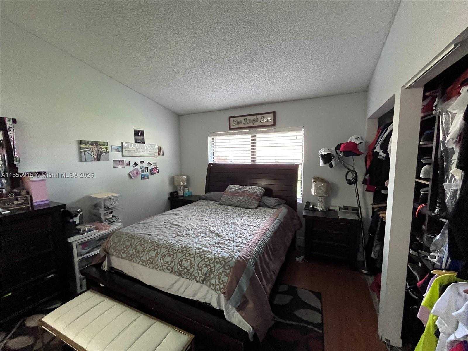 Small Image of Hialeah Number 10