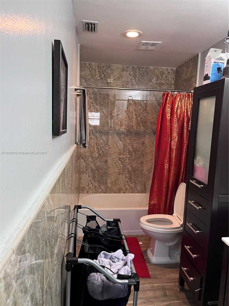 Small Image of Hialeah Number 13