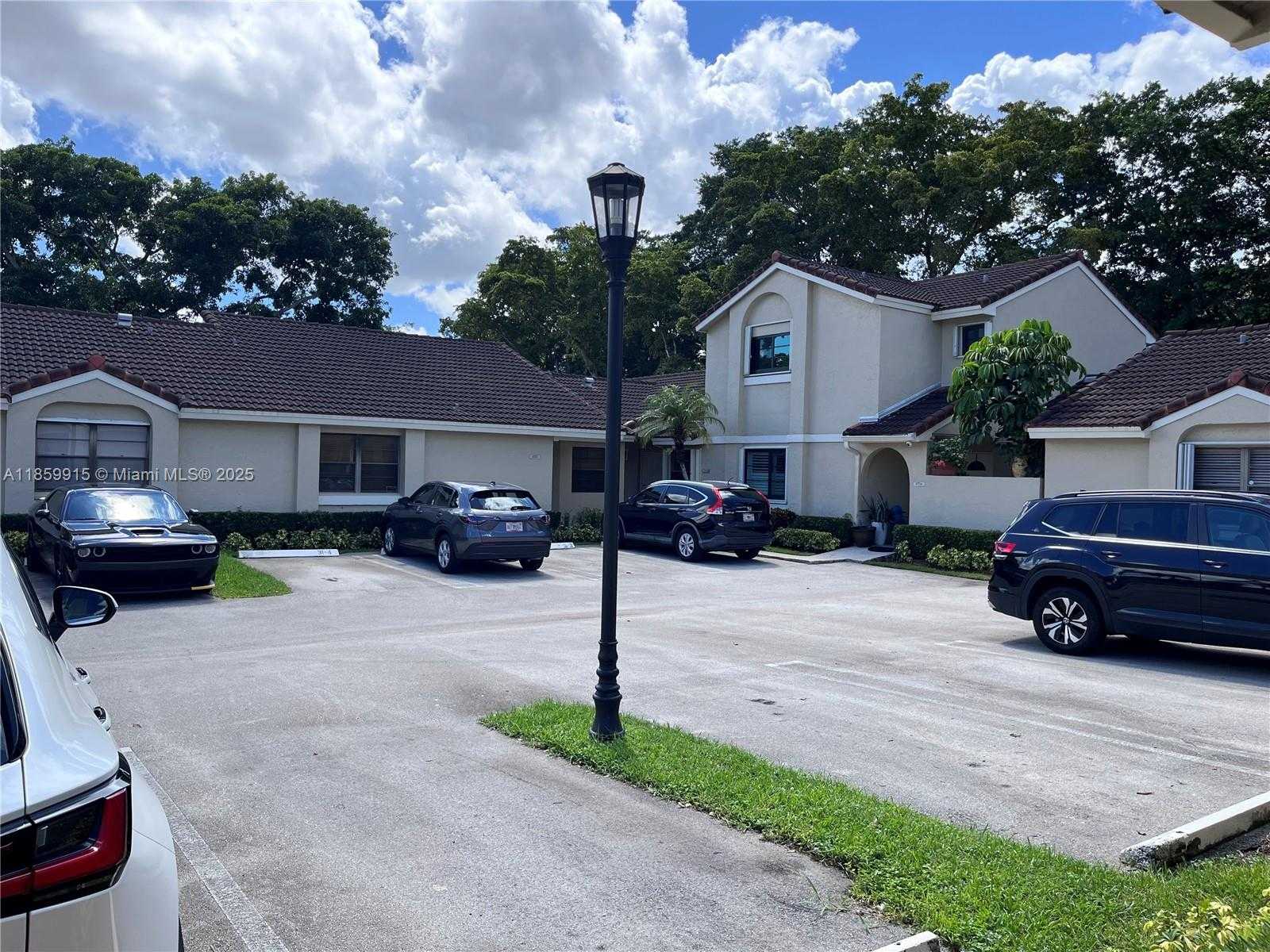 Small Image of Hialeah Number 22