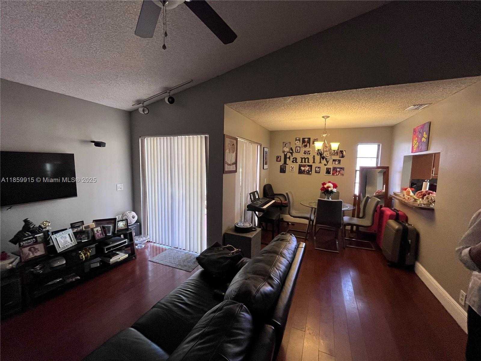 Small Image of Hialeah Number 5