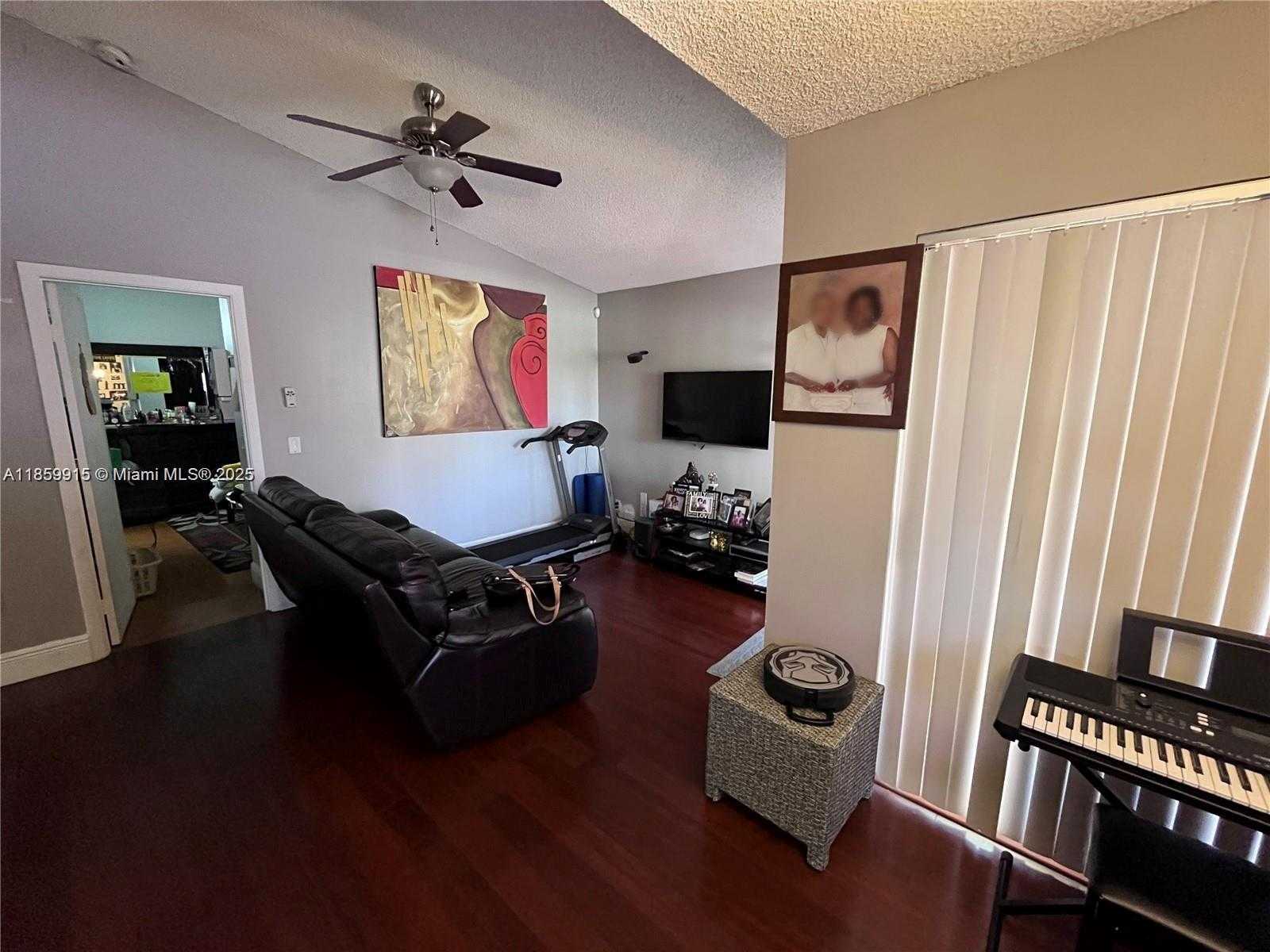 Small Image of Hialeah Number 7