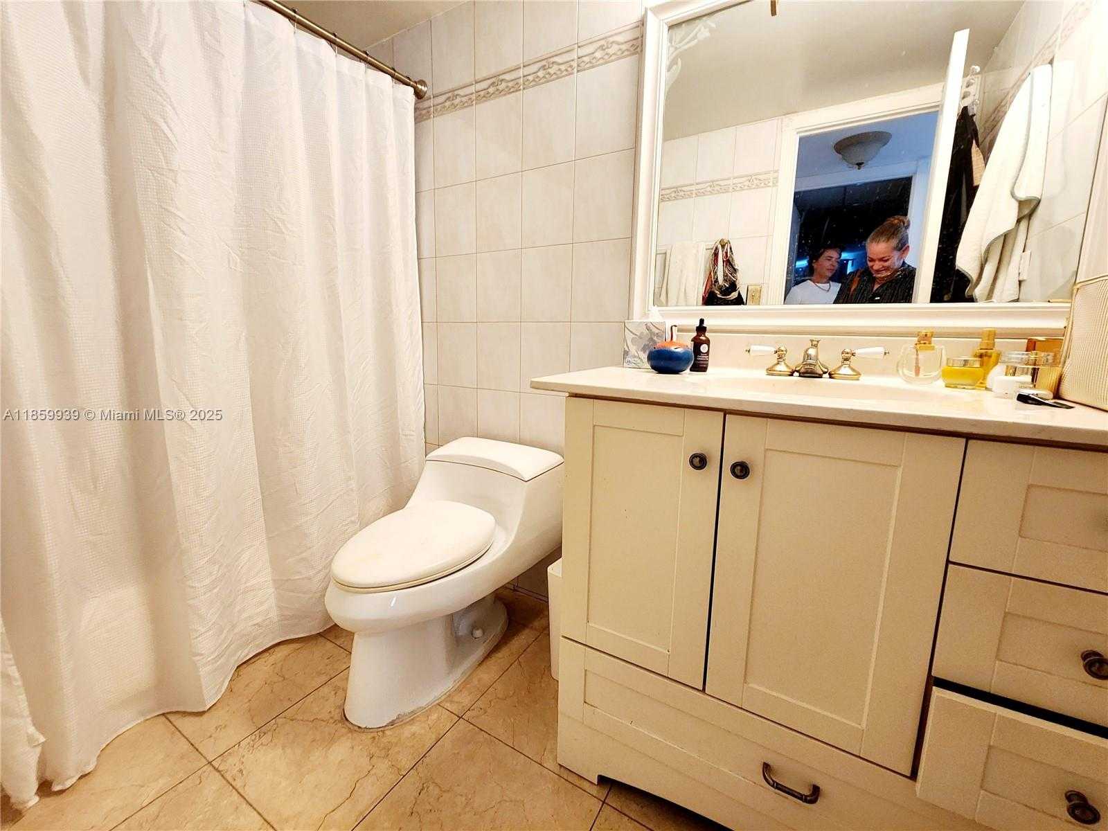Small Image of 5555 COLLINS AVE #9S, Miami Beach Number 10