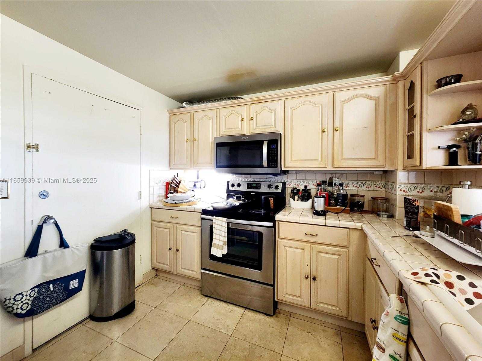 Small Image of 5555 COLLINS AVE #9S, Miami Beach Number 11