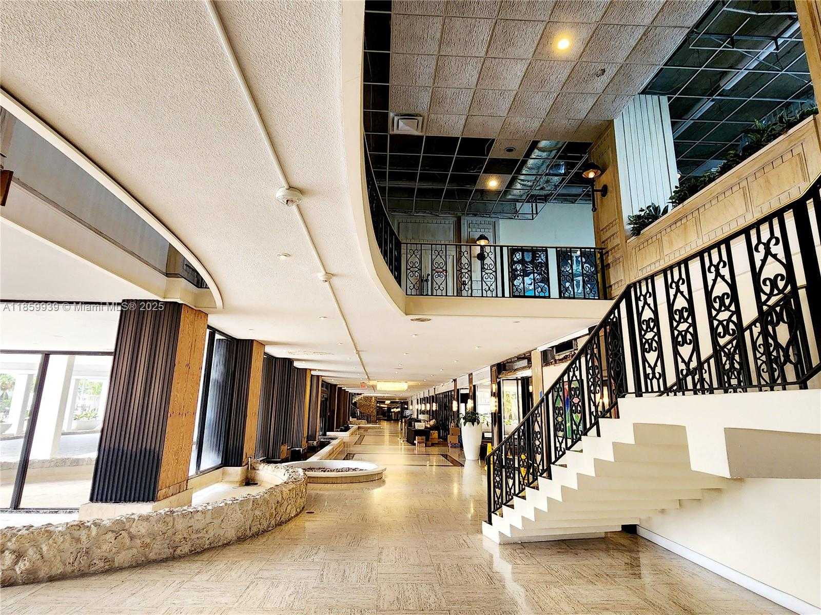 Small Image of 5555 COLLINS AVE #9S, Miami Beach Number 2
