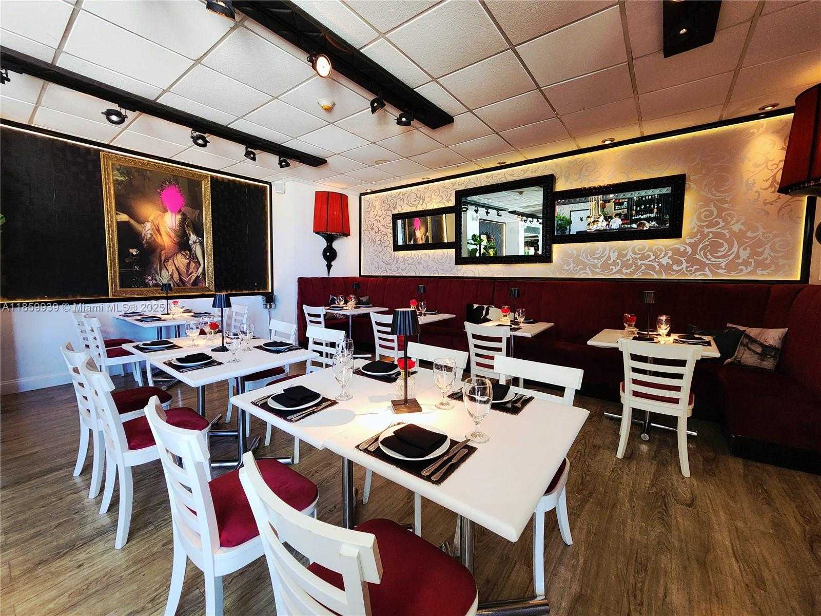 Small Image of 5555 COLLINS AVE #9S, Miami Beach Number 30
