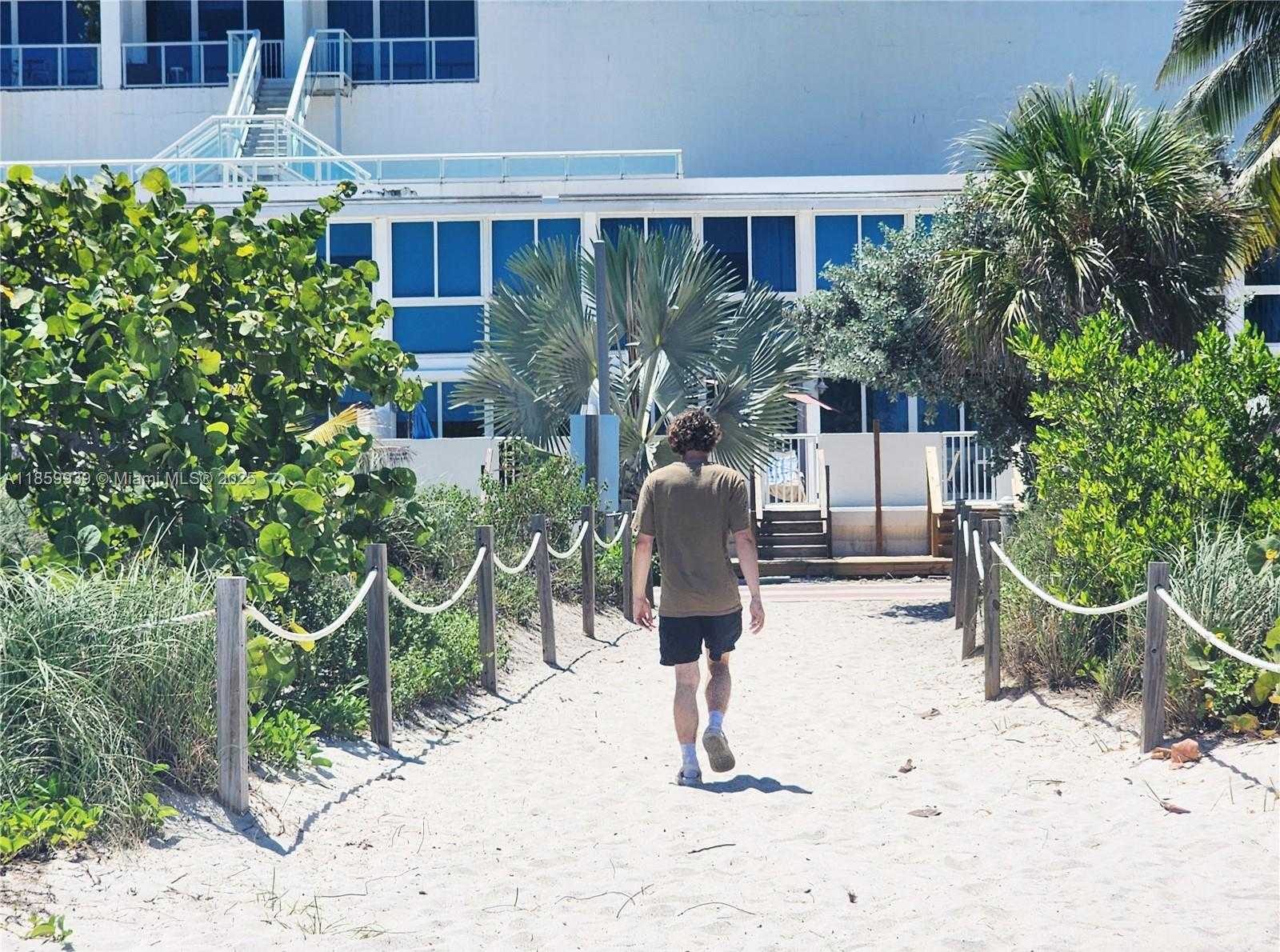 Small Image of 5555 COLLINS AVE #9S, Miami Beach Number 43
