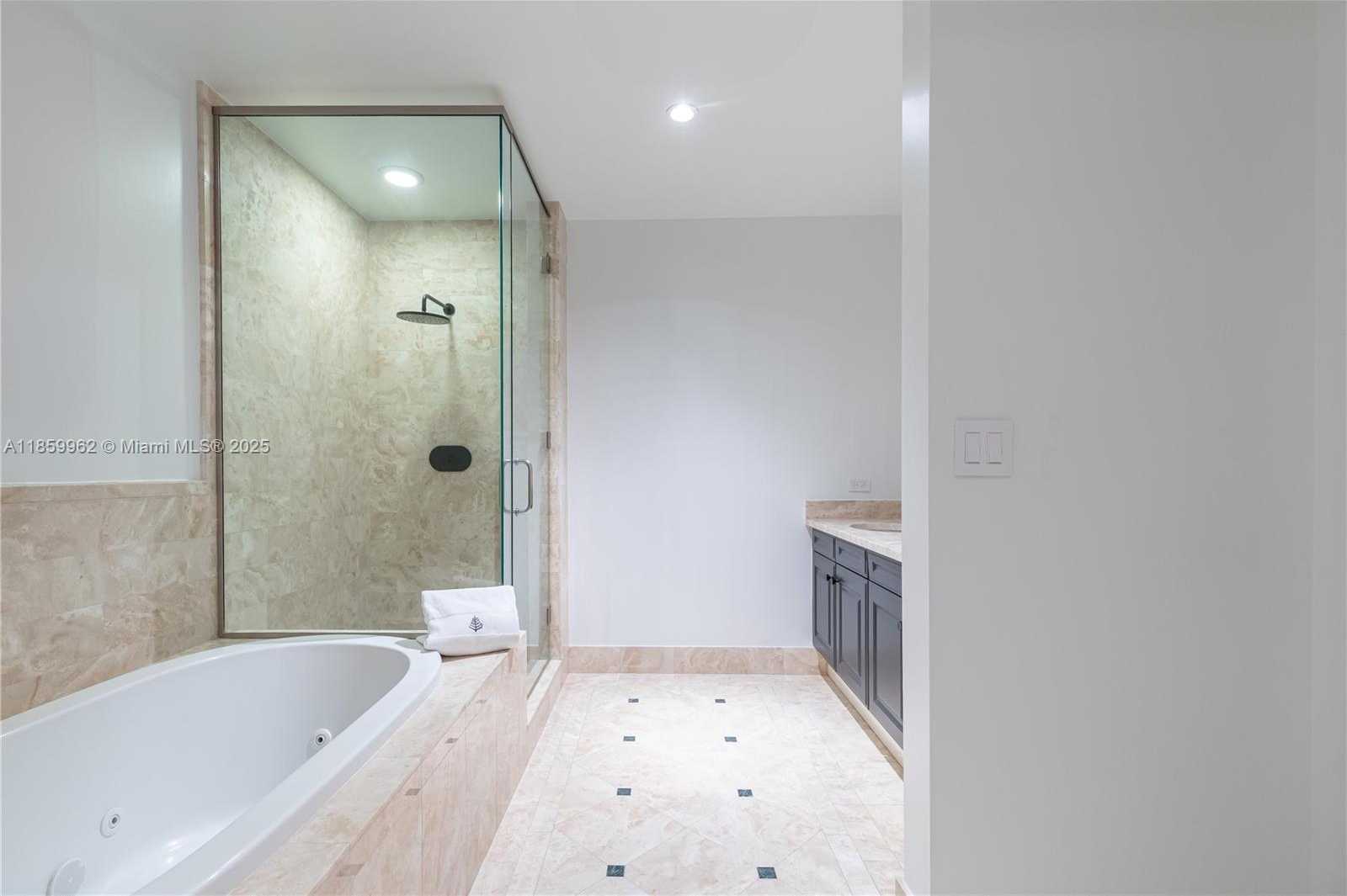 Small Image of 1425 BRICKELL AVE #41A, Miami Number 20