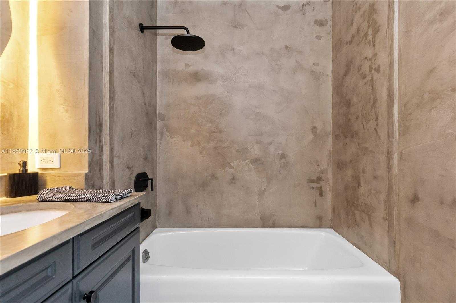 Small Image of 1425 BRICKELL AVE #41A, Miami Number 28