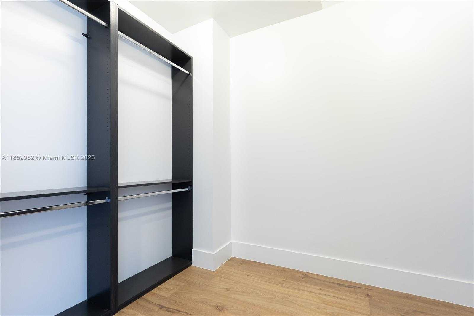 Small Image of 1425 BRICKELL AVE #41A, Miami Number 31