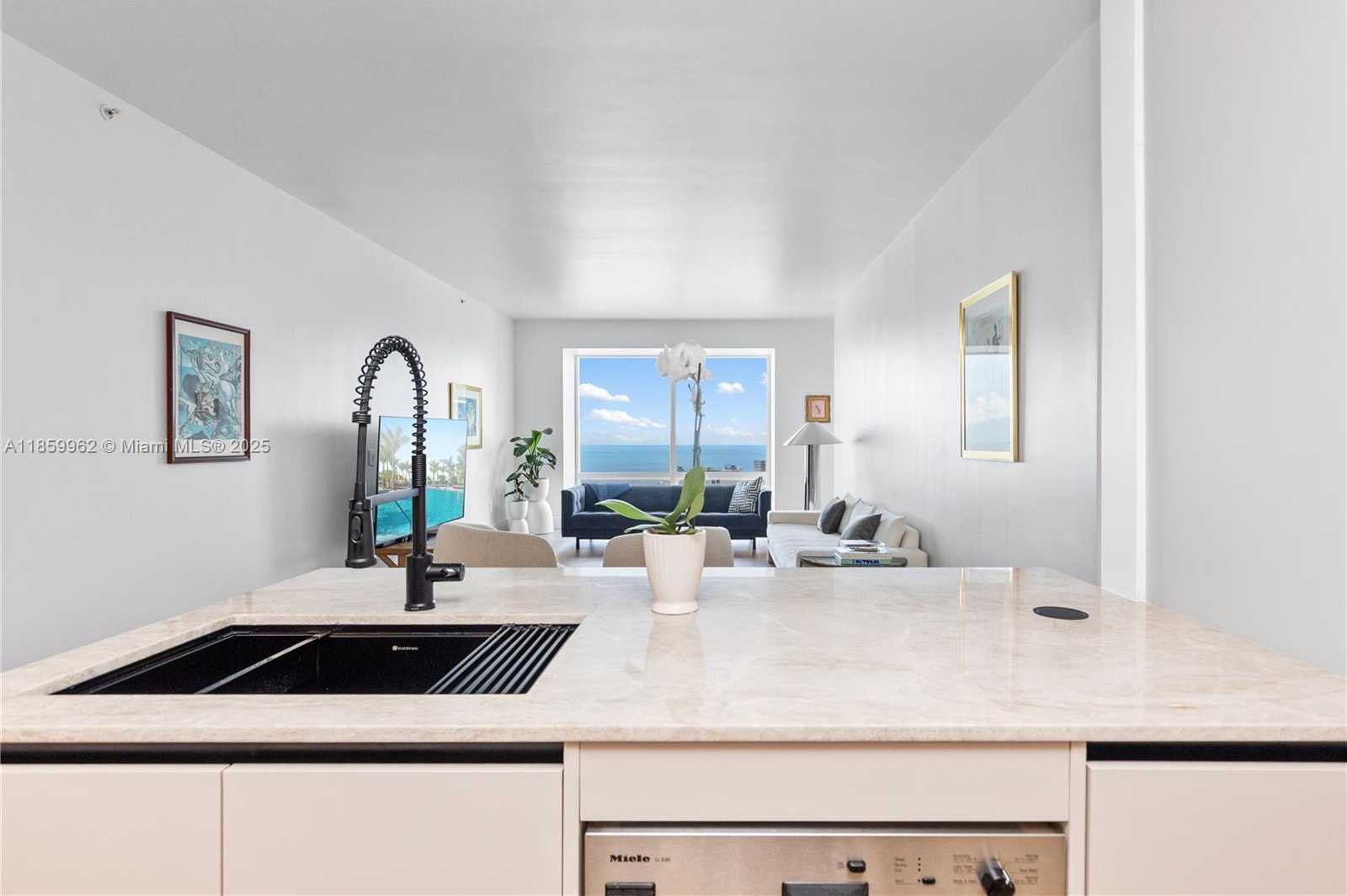 Small Image of 1425 BRICKELL AVE #41A, Miami Number 7