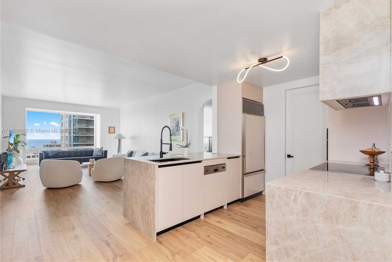 Small Image of 1425 BRICKELL AVE #41A, Miami Number 9