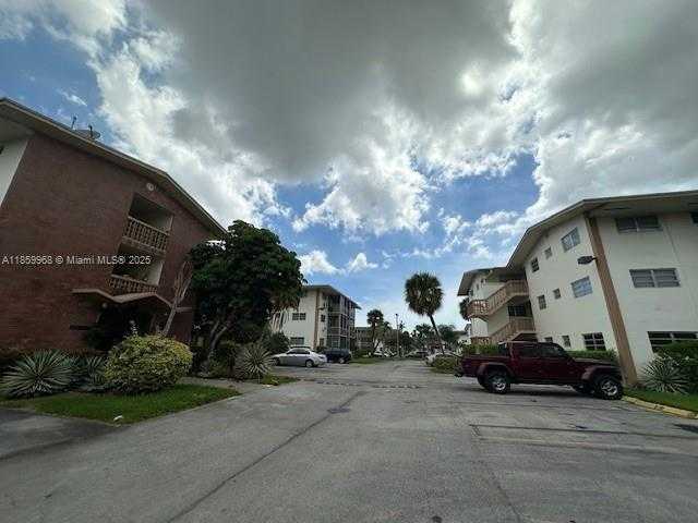 Small Image of 16701 NORTH EAST 13TH AVE #102, Miami Number 12