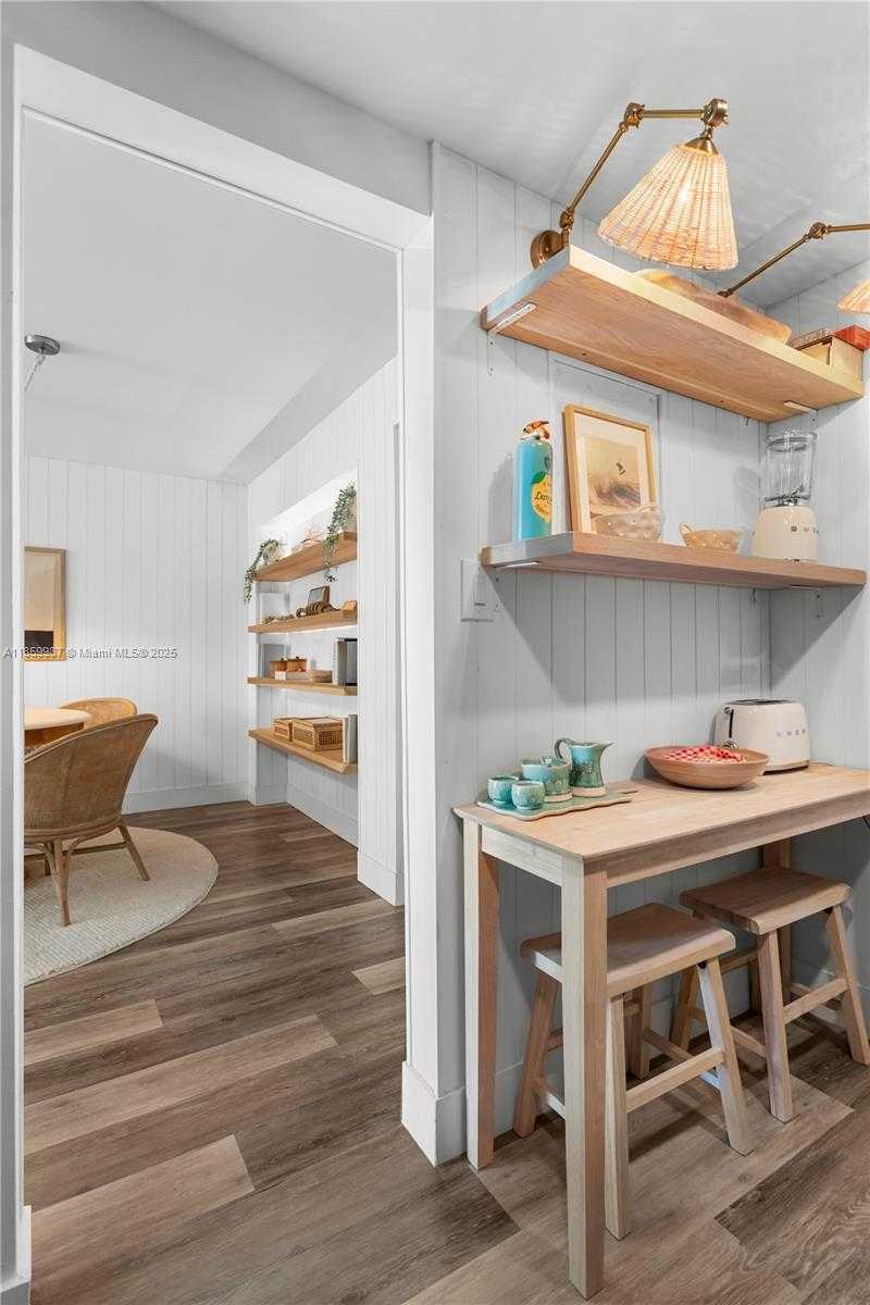 Small Image of 4301 COLLINS AVE #207, Miami Beach Number 12