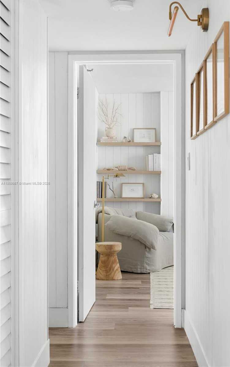 Small Image of 4301 COLLINS AVE #207, Miami Beach Number 14