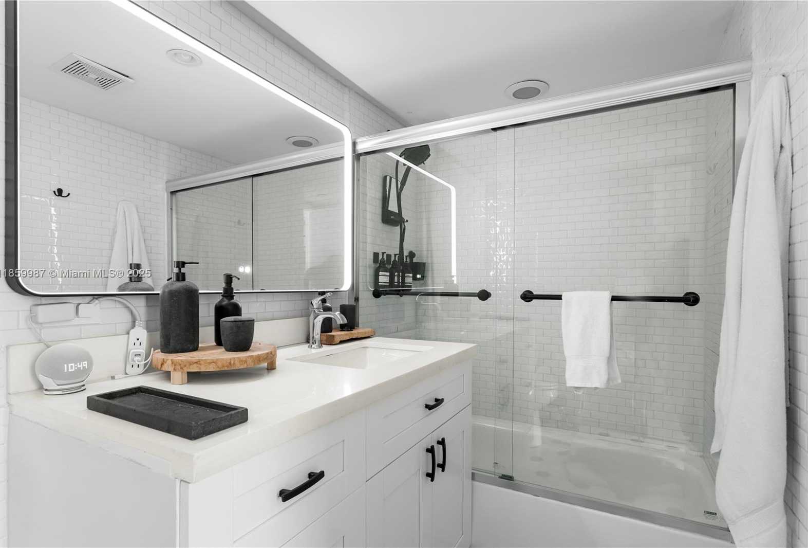 Small Image of 4301 COLLINS AVE #207, Miami Beach Number 20
