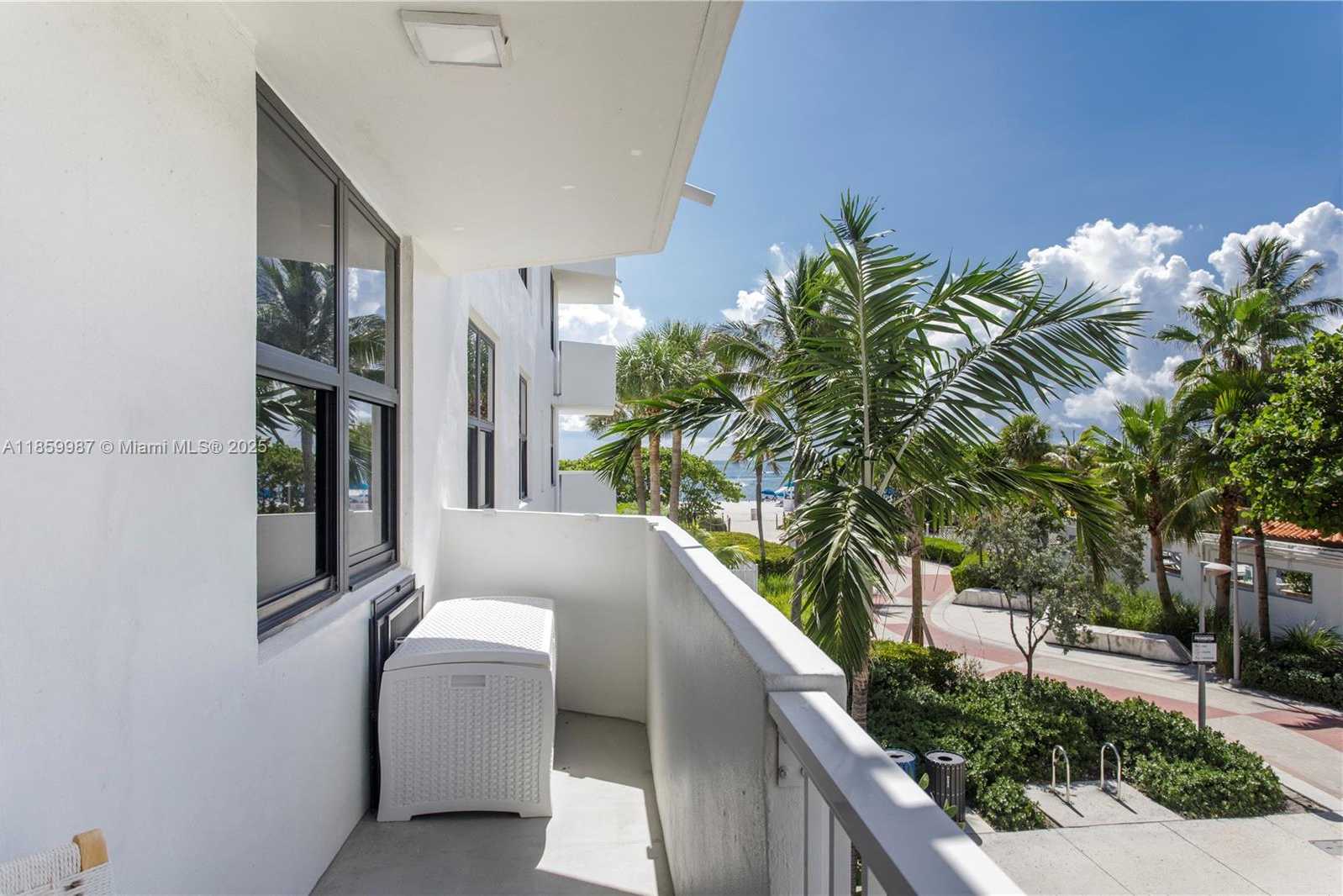 Small Image of 4301 COLLINS AVE #207, Miami Beach Number 26