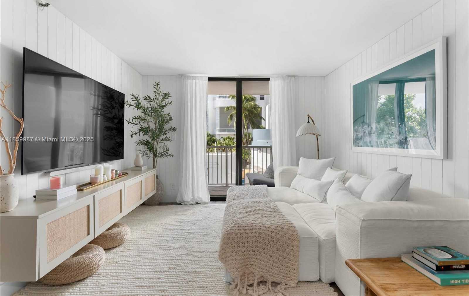Small Image of 4301 COLLINS AVE #207, Miami Beach Number 3