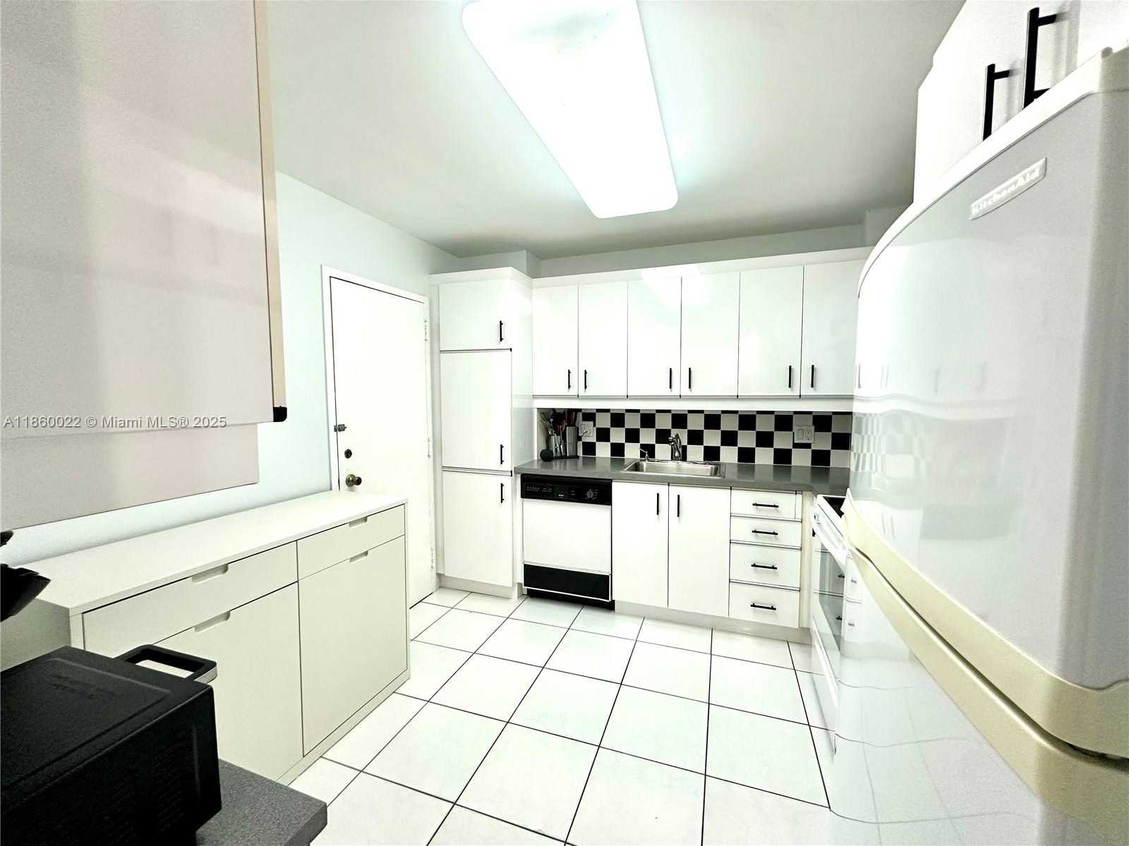 Small Image of 1950 SOUTH OCEAN DR #7E, Hallandale Beach Number 3