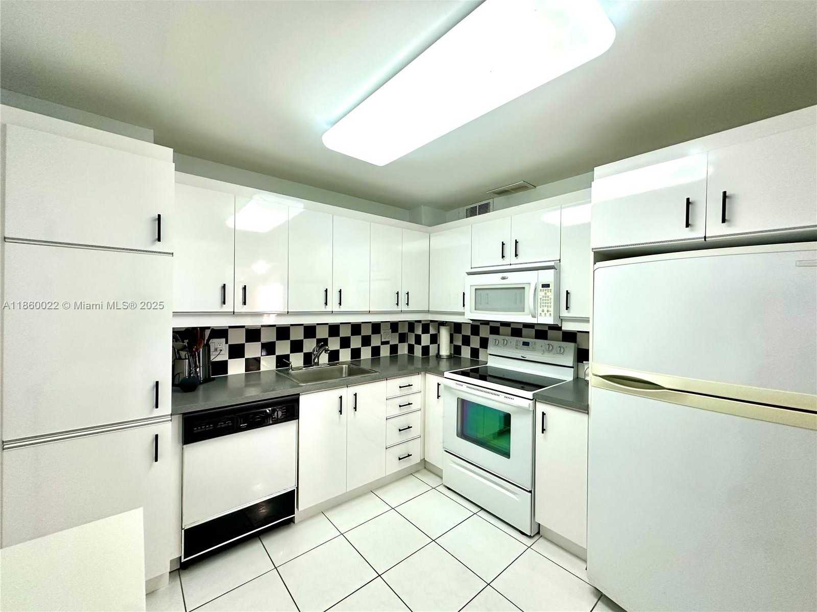 Small Image of 1950 SOUTH OCEAN DR #7E, Hallandale Beach Number 4