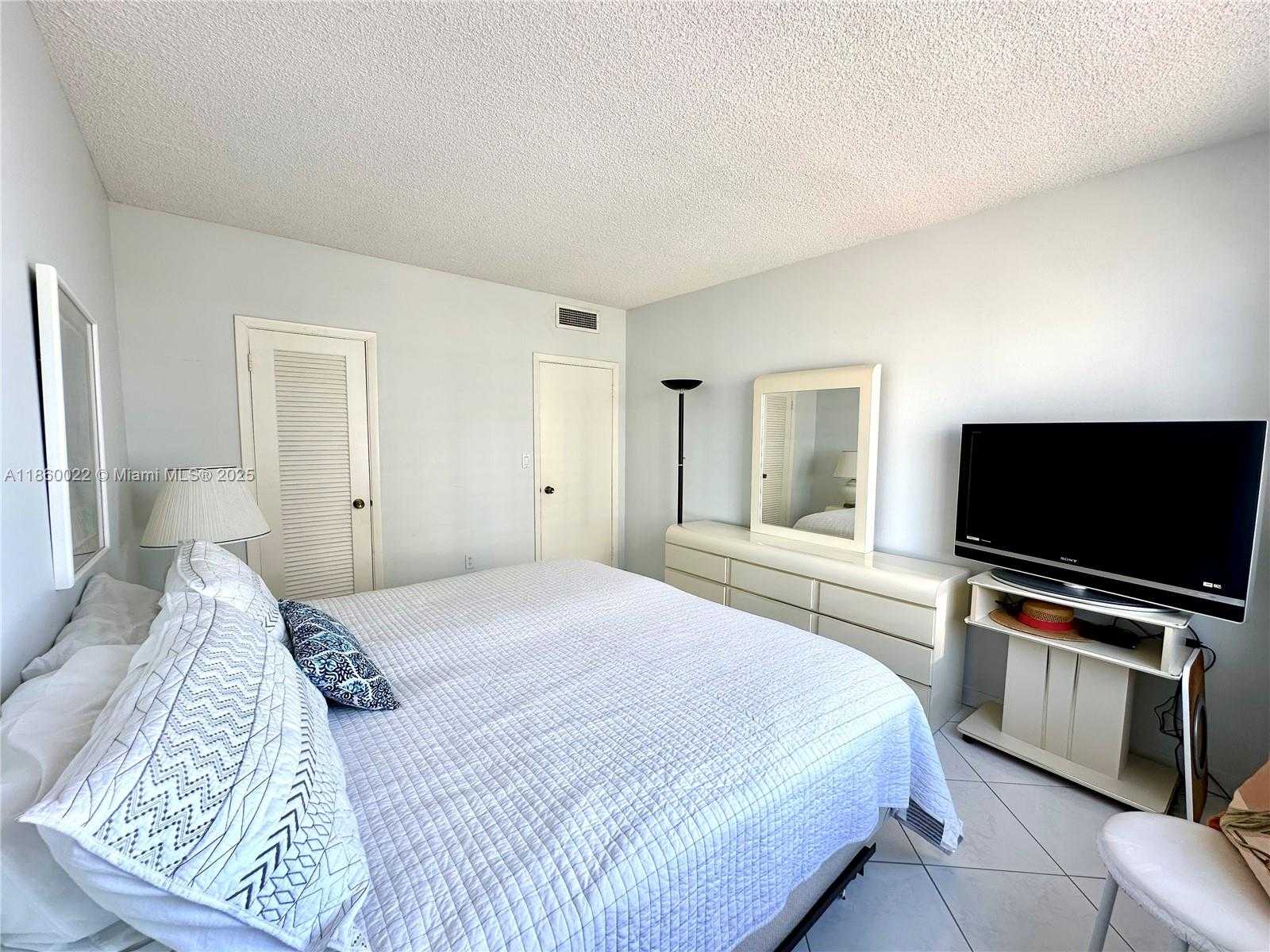 Small Image of 1950 SOUTH OCEAN DR #7E, Hallandale Beach Number 44