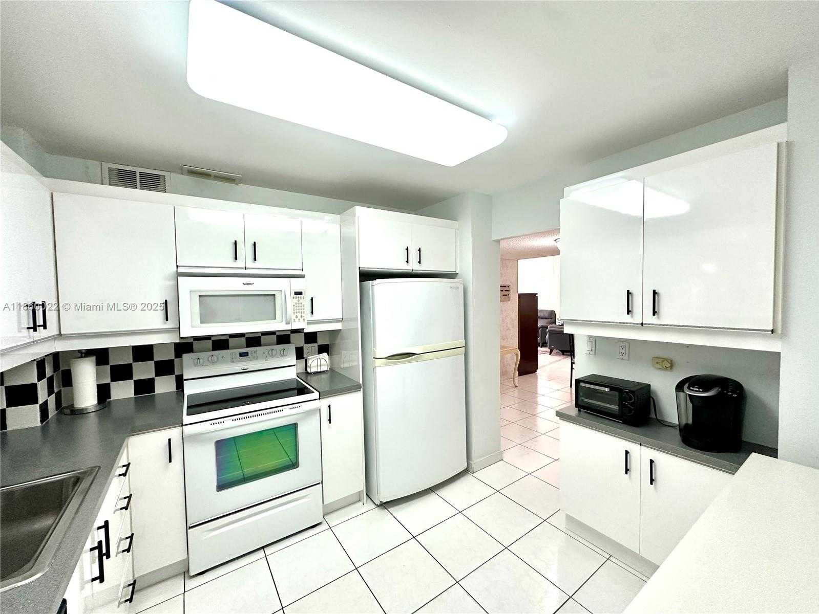 Small Image of 1950 SOUTH OCEAN DR #7E, Hallandale Beach Number 5