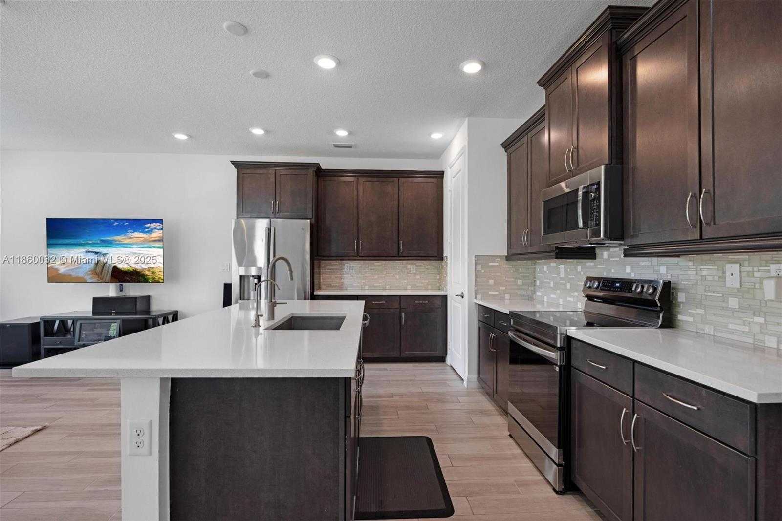 Small Image of 4317 LAGO DR, Deerfield Beach Number 10