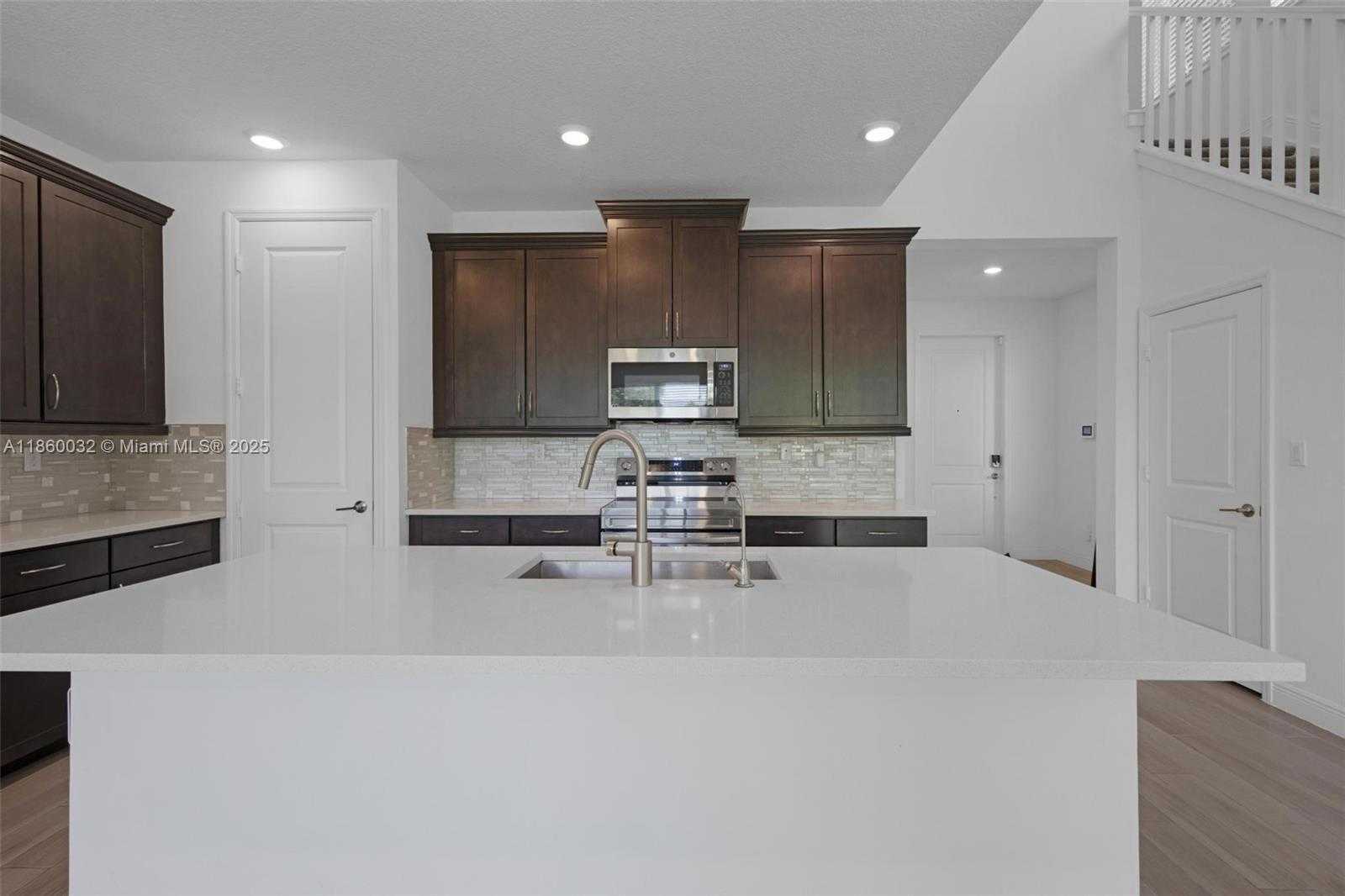 Small Image of 4317 LAGO DR, Deerfield Beach Number 12