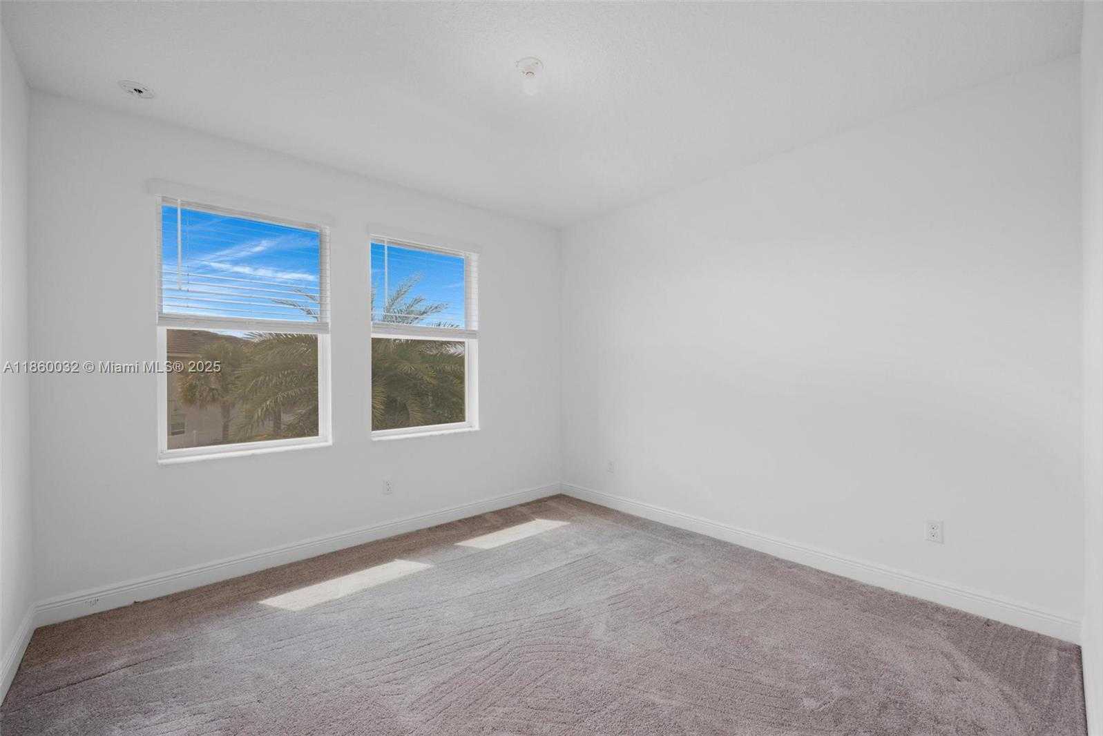 Small Image of 4317 LAGO DR, Deerfield Beach Number 15