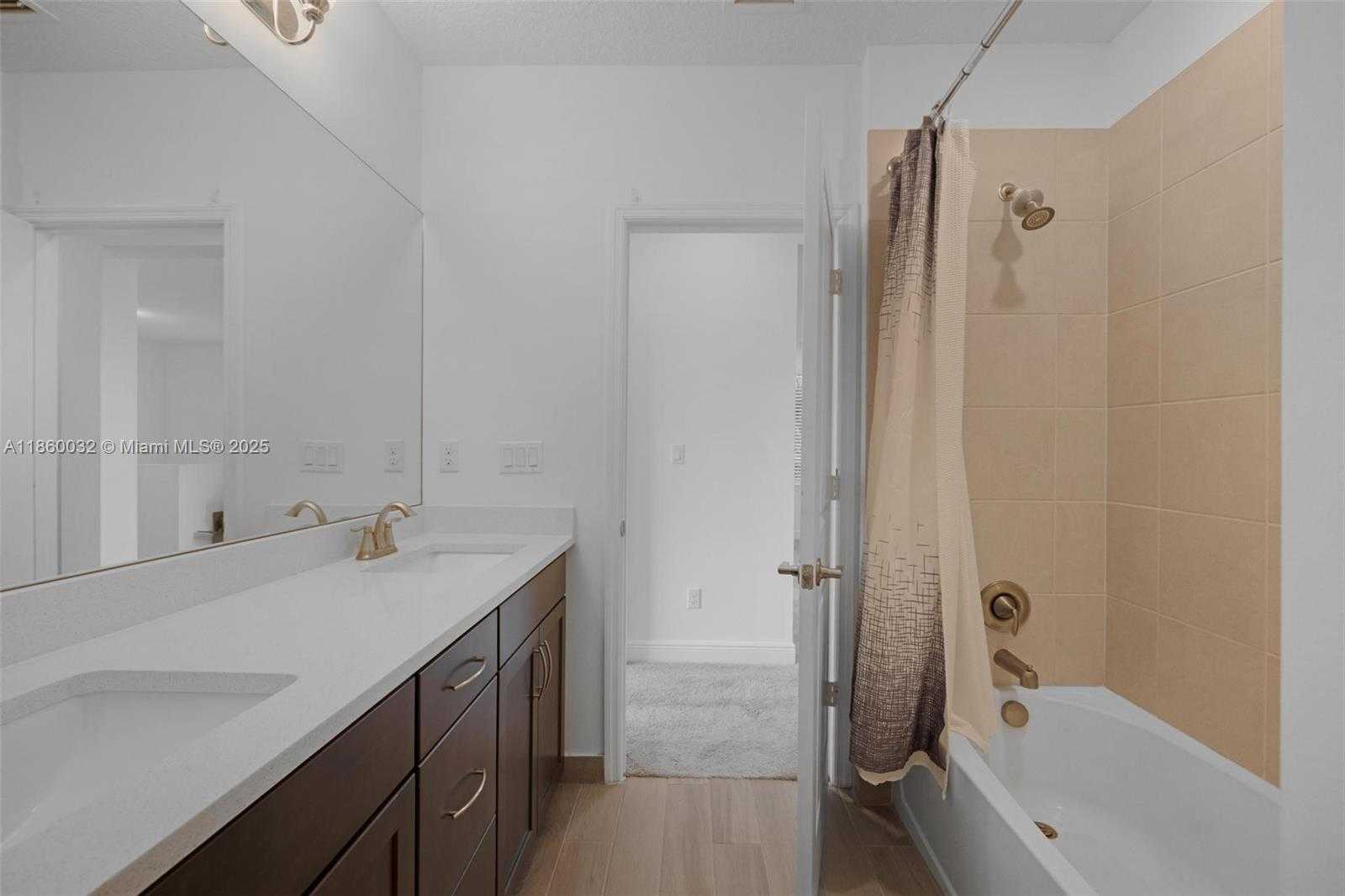 Small Image of 4317 LAGO DR, Deerfield Beach Number 20